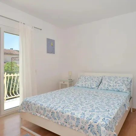 Apartment Sunshine House Near The Sea