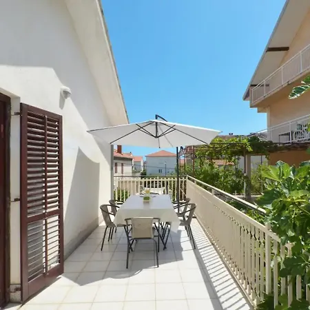 Sunshine House Near The Sea 公寓