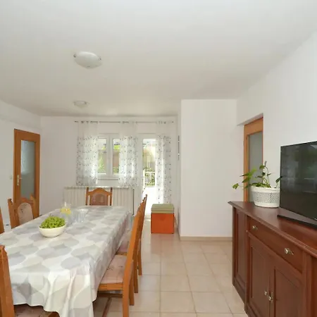 Apartment Sunshine House Near The Sea Kastela
