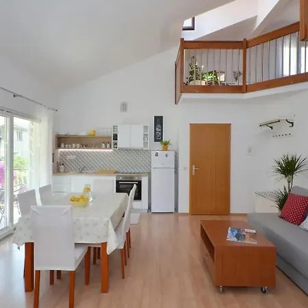 Apartment Sunshine House Near The Sea