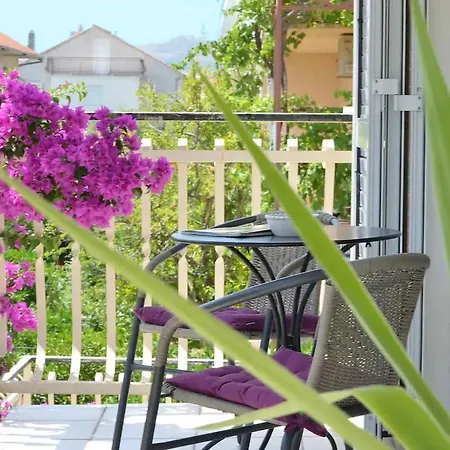 Apartment Sunshine House Near The Sea Kastela